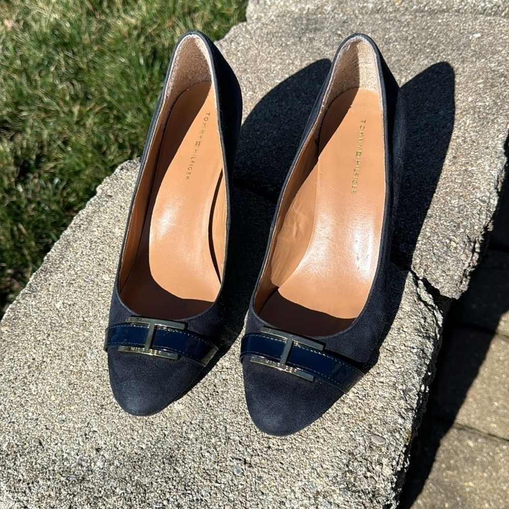 TOMMY HILFIGER~BLUE SUEDE~WEDGE~ 3” HEELS~GOLDTONE HILFIGER BUCKLE ON TOE~BR